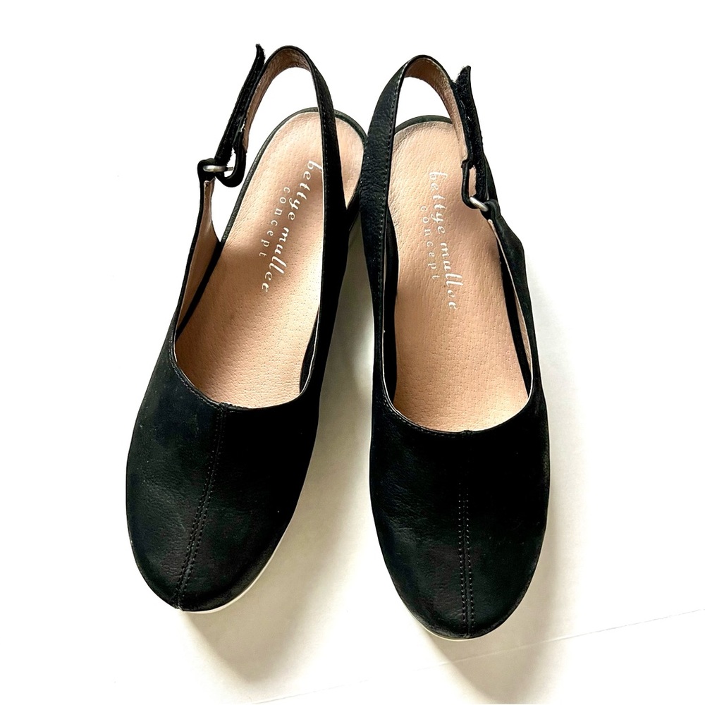Bettye Muller Black Leather Slingback Shoes